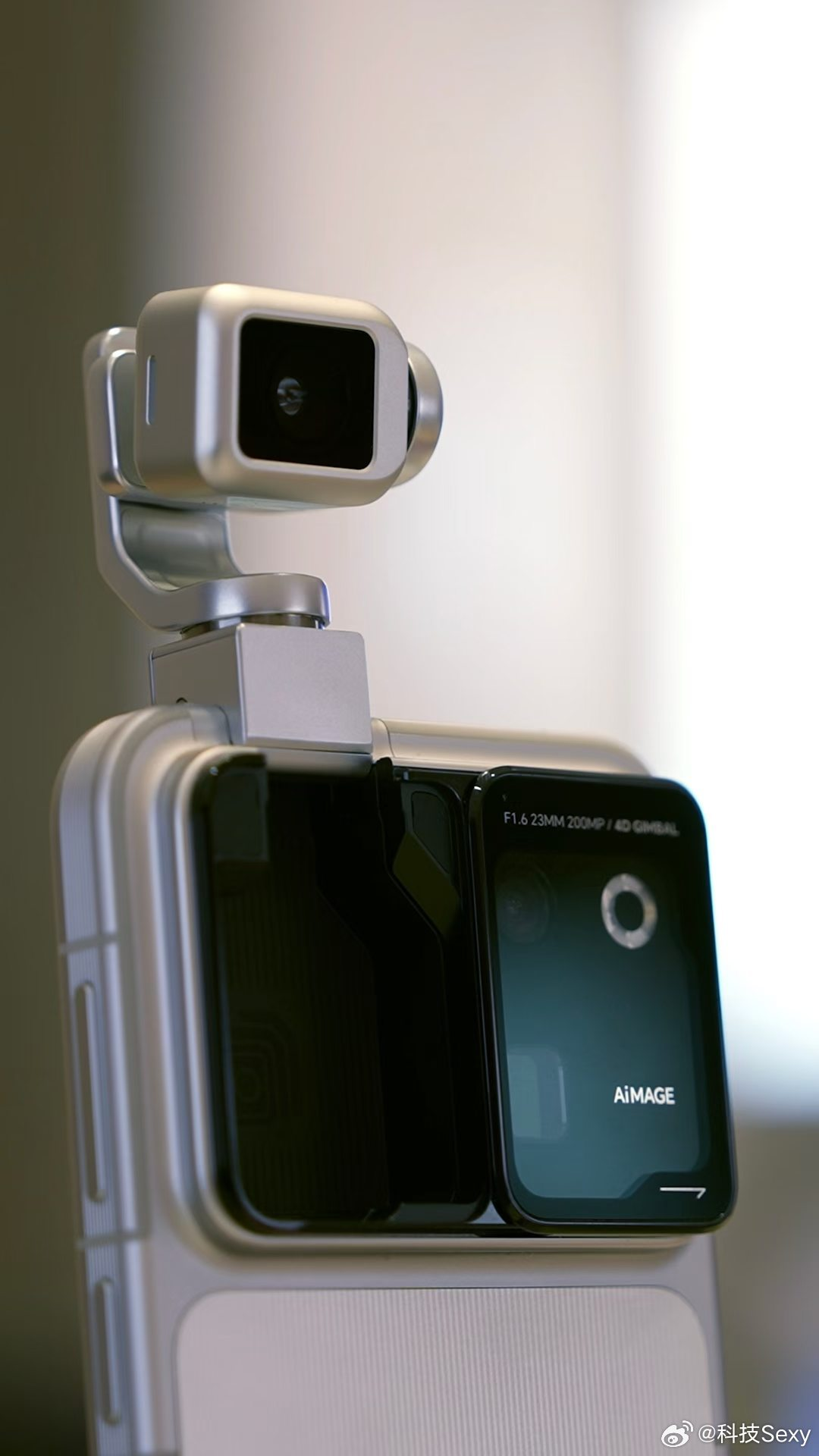 Honor Robot Phone Lộ Diện Thực Tế: Điện Thoại AI Độc Đáo Với Camera Gimbal Khởi Động Siêu Mượt