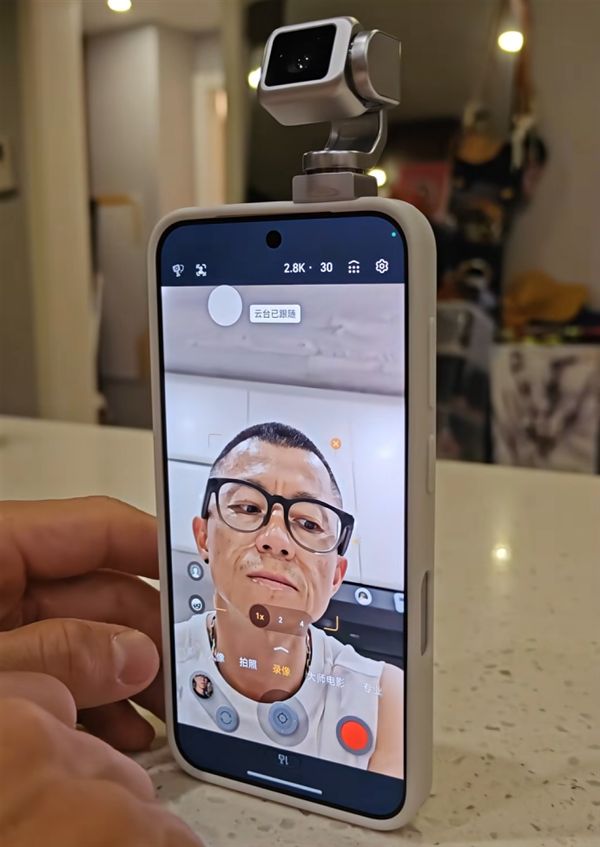 Tiết lộ những tính năng của Honor Robot Phone: Camera Gimbal 4D