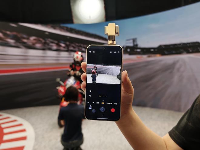 Đánh giá Honor Robot Phone: Smartphone tích hợp quy trình quay phim ARRI chuẩn điện ảnh Hollywood
