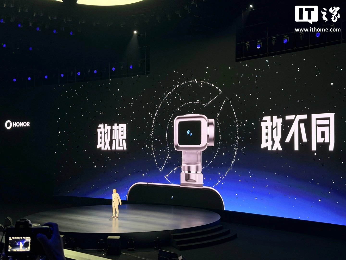 Honor Robot Phone chính thức ra mắt, giá khởi điểm từ 40 triệu
