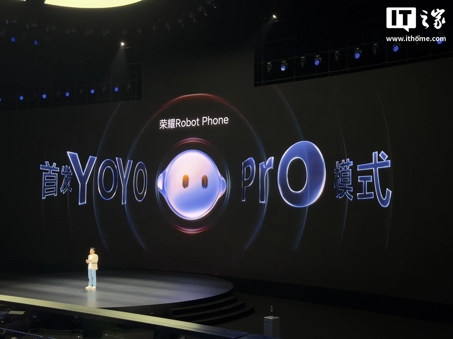Honor Robot Phone chính thức ra mắt, giá khởi điểm từ 40 triệu